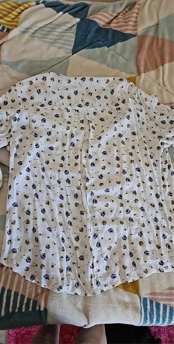 Camisa branca com florinhas