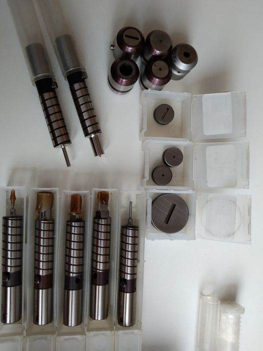 Sprzedam narzędzia CNC do wykrawarki.