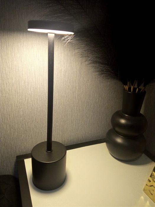 Lampka LED czarna