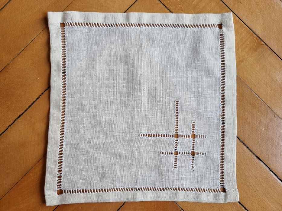 Serwetka ręcznie wyszywana