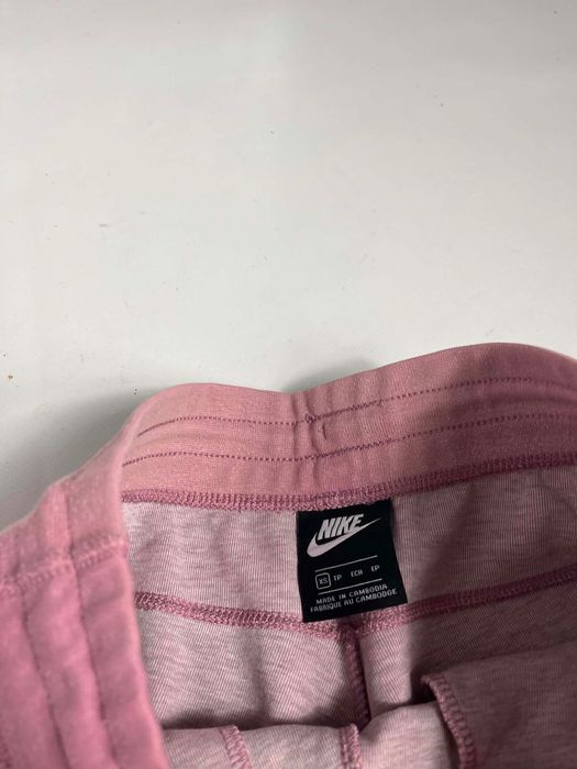 Damskie sportowe dresy Nike