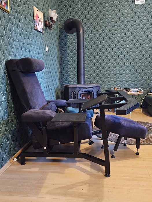 Sprzedam Fotel Tronic do laptopa z ramą na 3 monitory