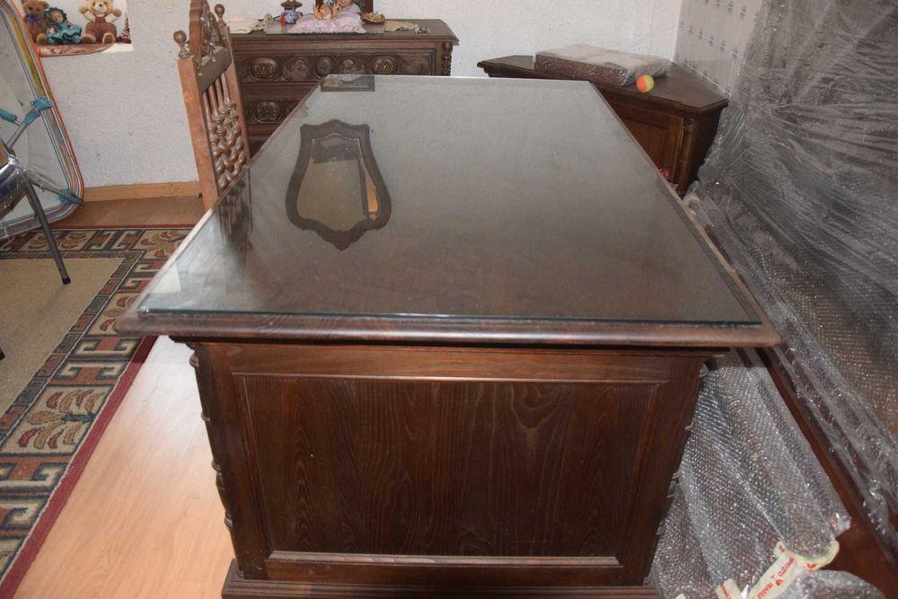 Selling a Desk for a Large Office in Chestnut Wood64585537980161122