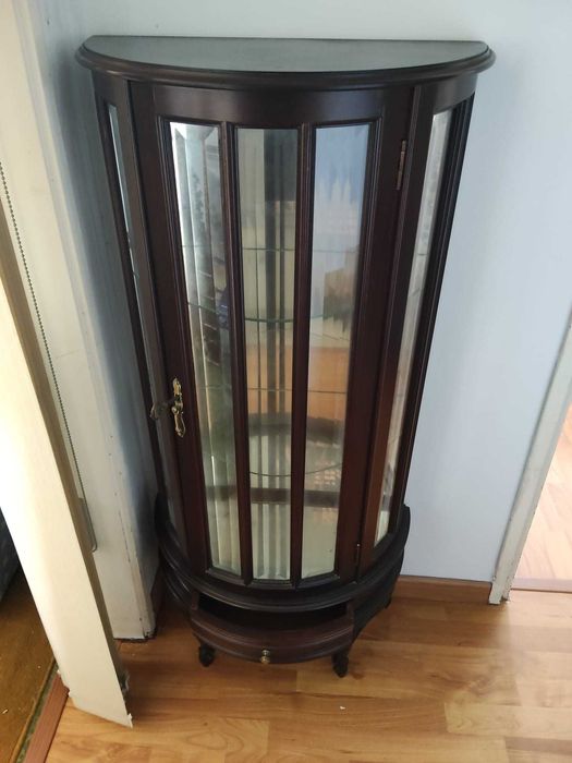 Vitrine / Cristaleira de canto com vidro curvo