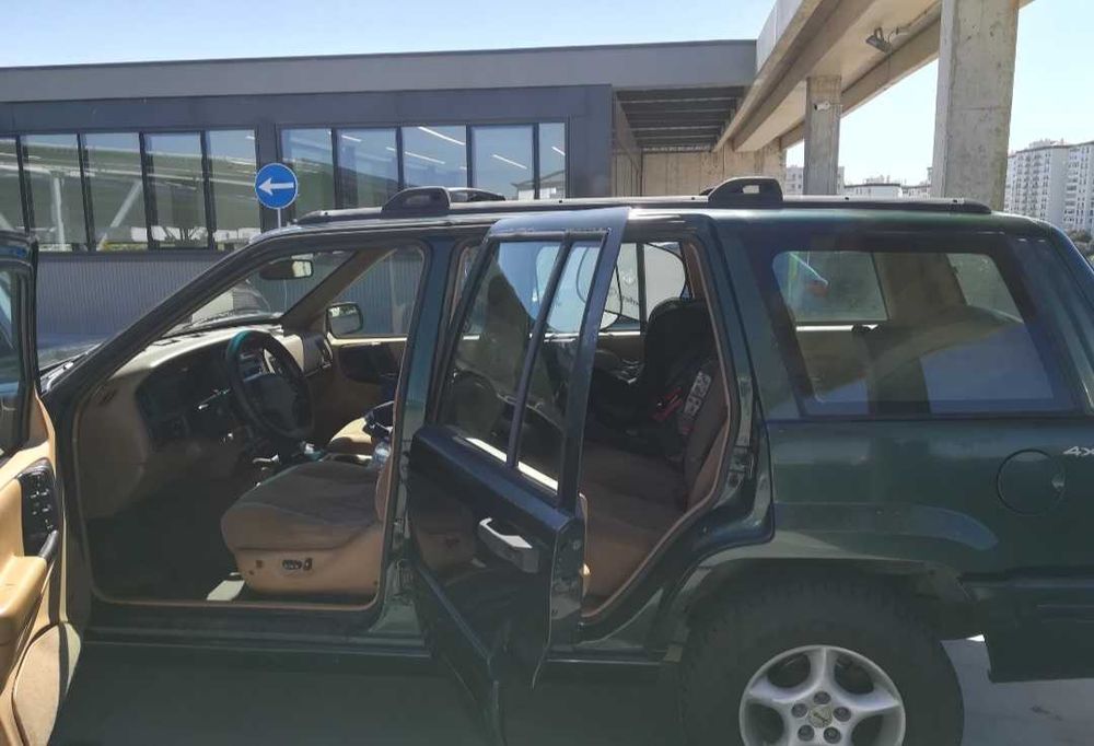 Jipe Jeep Cherokee