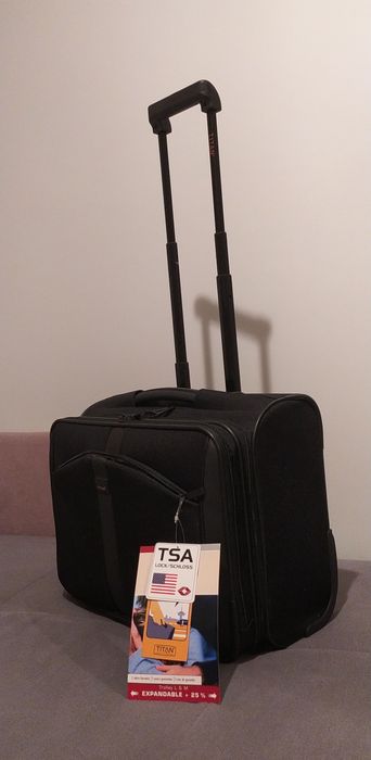 Zestaw walizka + etui + kosmetyczka + kluczyk =  nowe TITAN