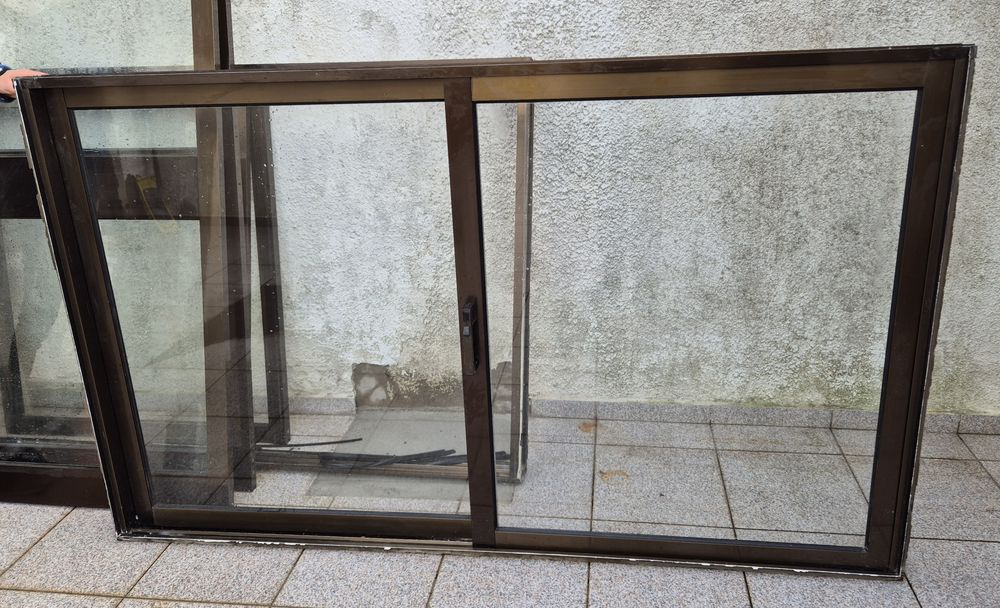 3 Janelas em alumínio com aros