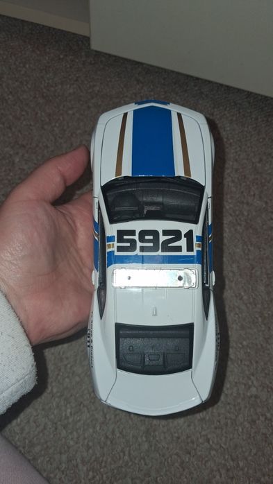 Модель машинки 1/24 chevrolet