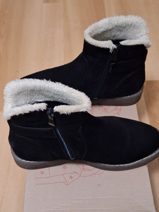 Botki, śniegowce czarne zamszowe, ocieplane, rozm. 38
