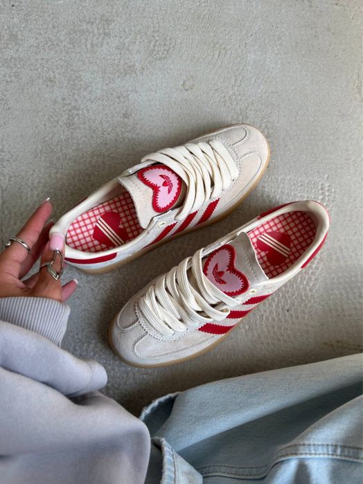 Жіночі кросівки Adidas Spezial Cream Scarlet Valentine's Day адідас спешл бедеві з червоними лампасами