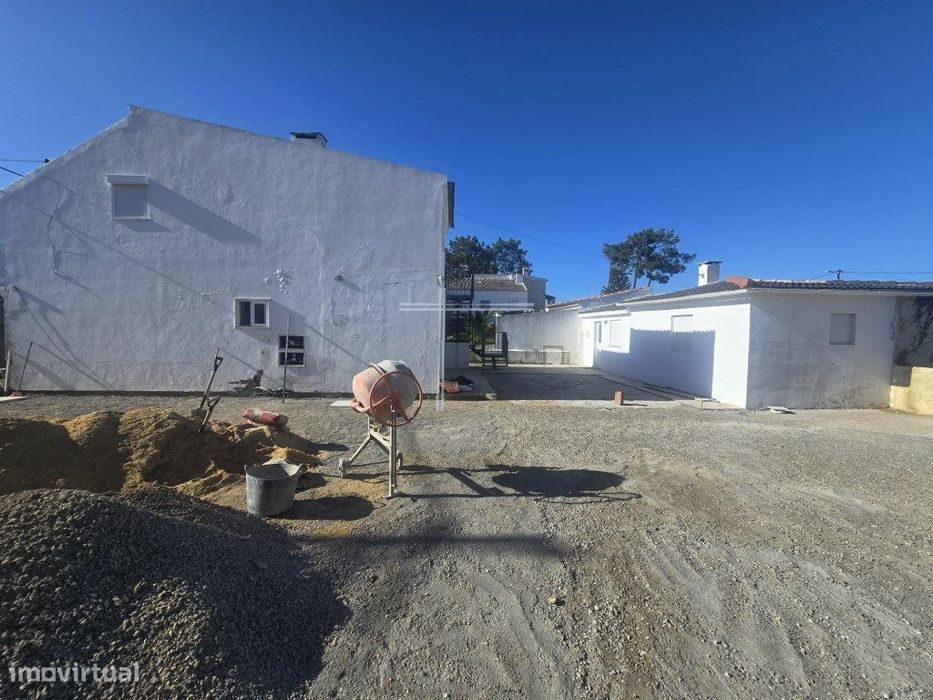 Moradia isolada T4 de arquitetura tradicional - Aroeira