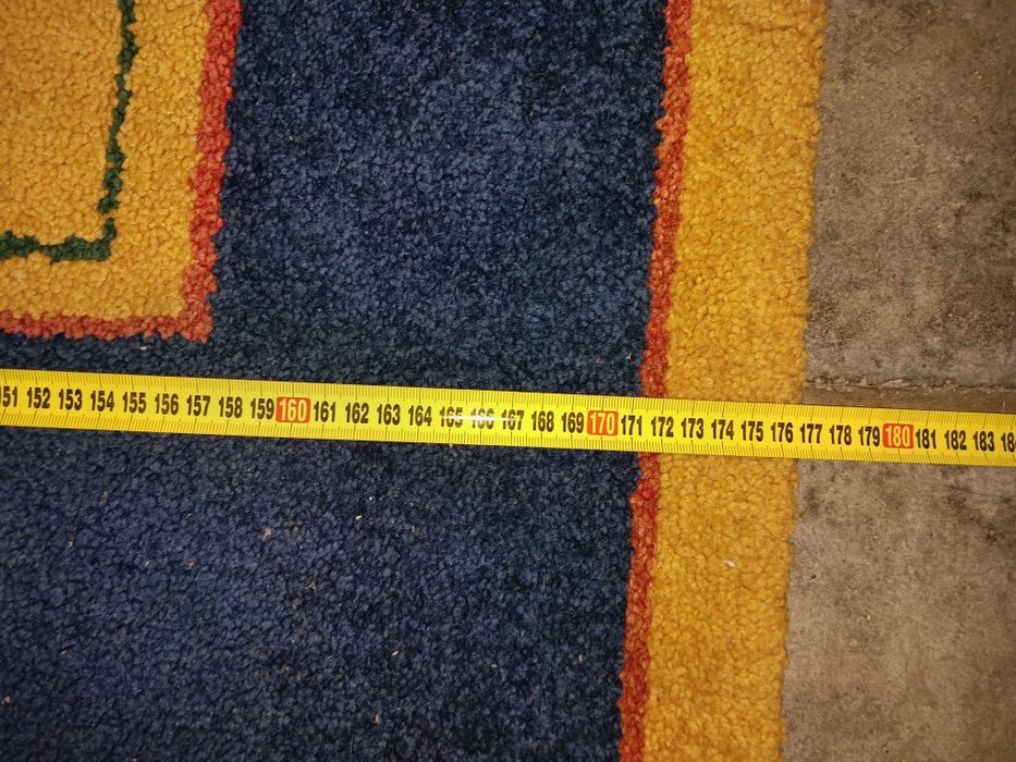 Belíssima carpete em exemplar estado de conservação, medidas: 177/119c