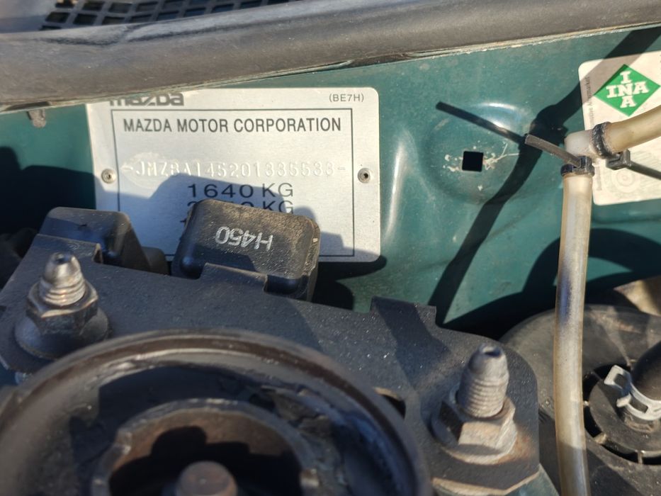 Mazda 322 F japonês