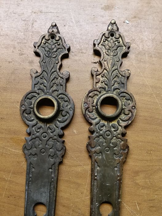 Szyldy do klamek z mosiądzu,