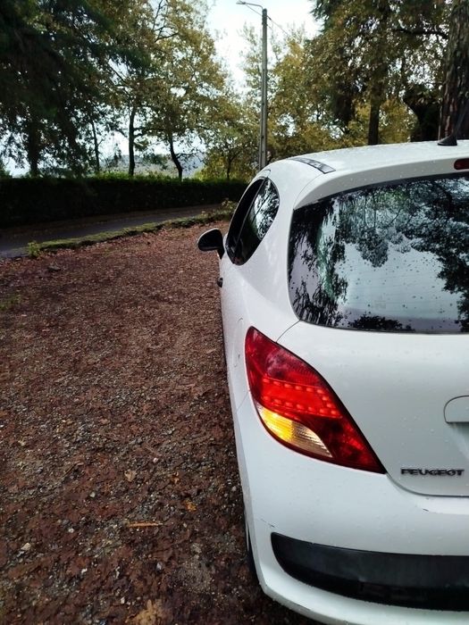Peugeot 207 1.4 HDi (2010) – Comercial – 360 mil kms barato