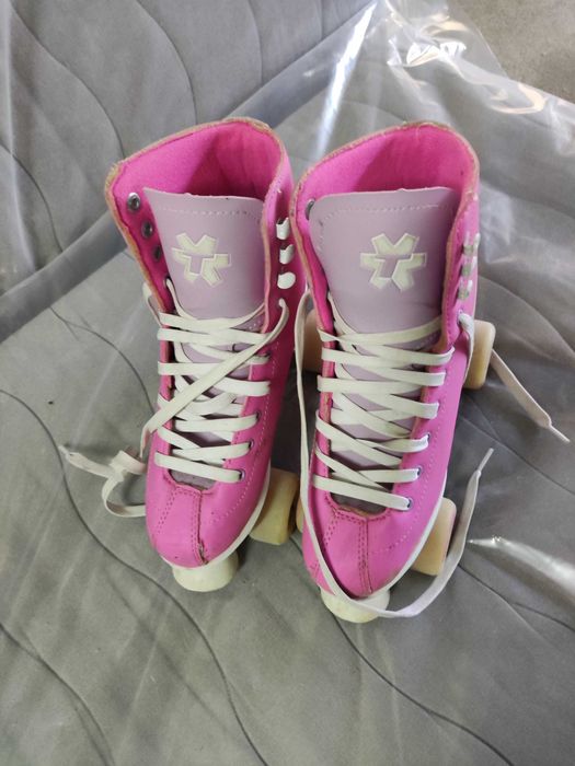 Patins 4 rodas usados para venda.  Tamanho 38