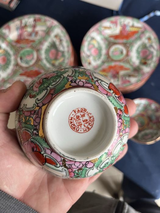 Conjunto de louças fabricadas em Macau