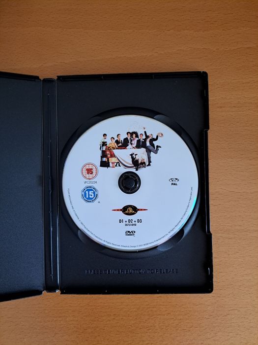 DVD - "Quatro Casamentos e um Funeral"