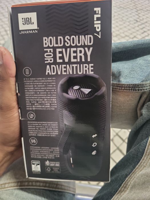 JBL flip7 É novo, na caixa original.