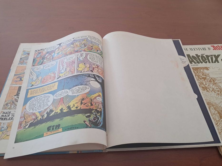 Lote 2 asterix em Francês.