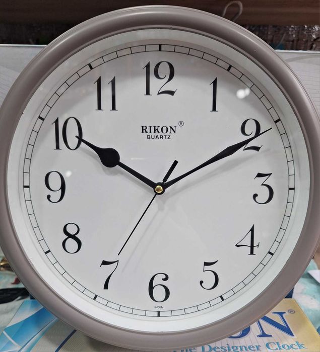 Круглые красивые настенные часы