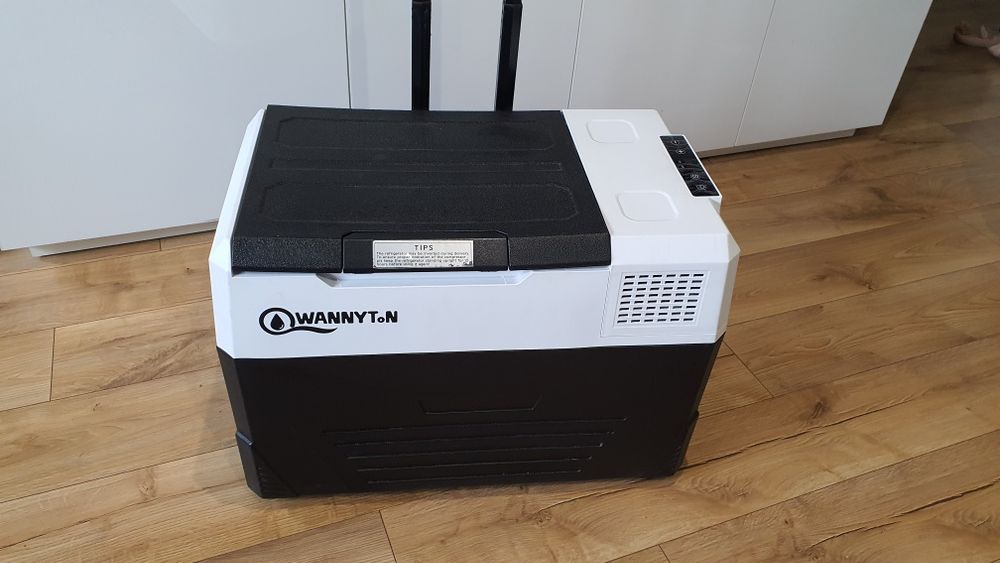 Turystyczna lodówka kompresorowa WANNYTON z Bluetooth 58L