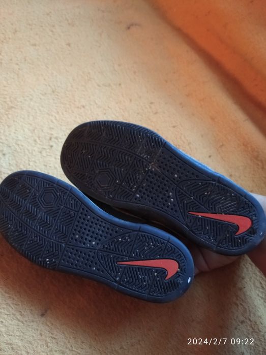Продам кросівки оригінал  Nike 29.5