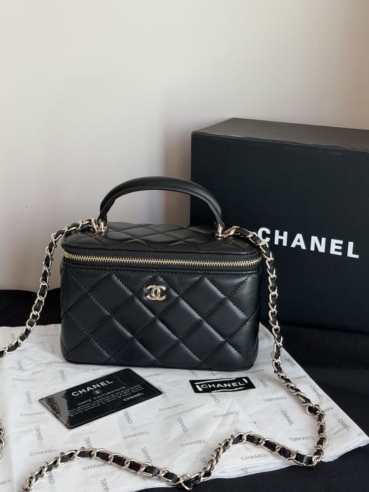 Nowa torebka Chanel kuferek czarny