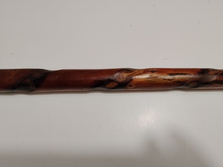 Stare gięte drewniane laski