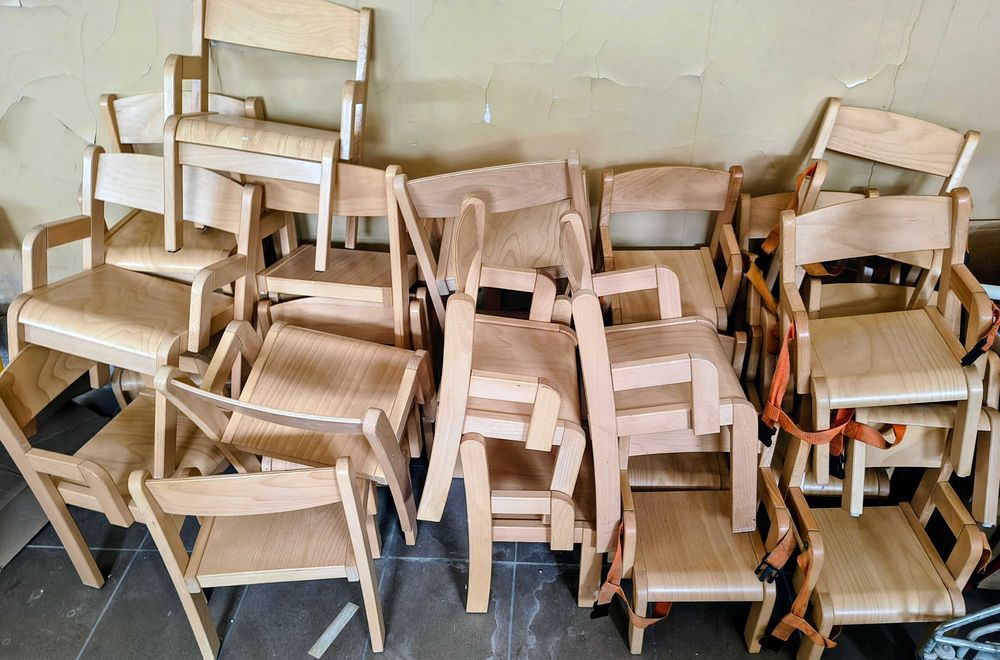 Regały szafki krzesełka