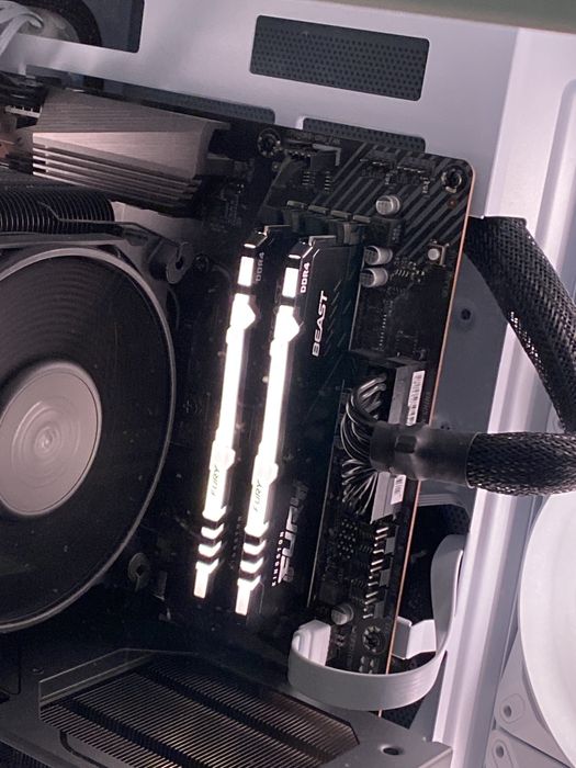 Материнська плата під сокет am4 x570 AORUS PRO