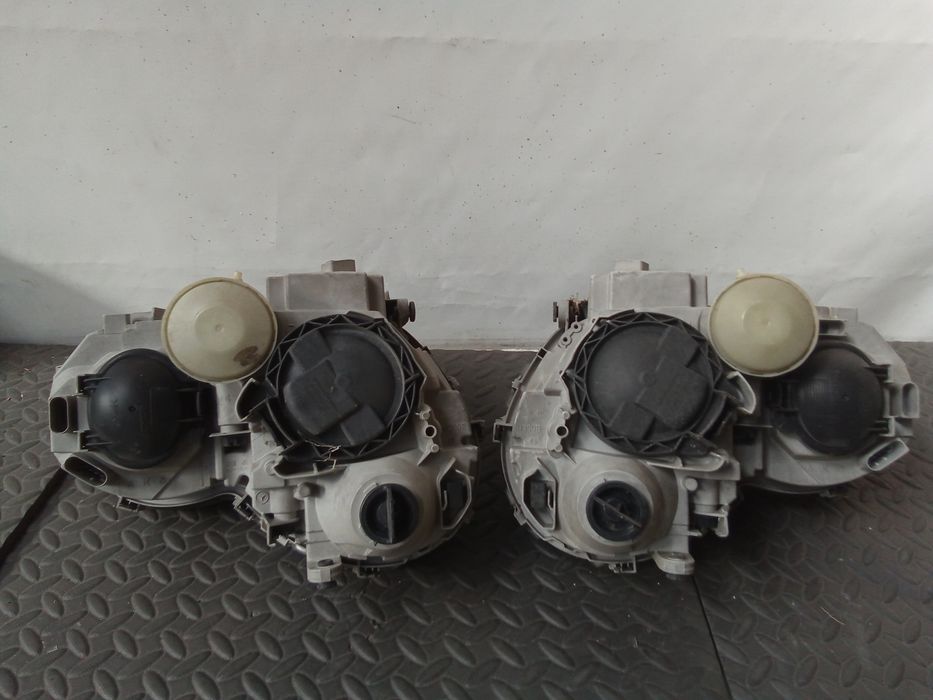 Faróis Mercedes 220 CDI