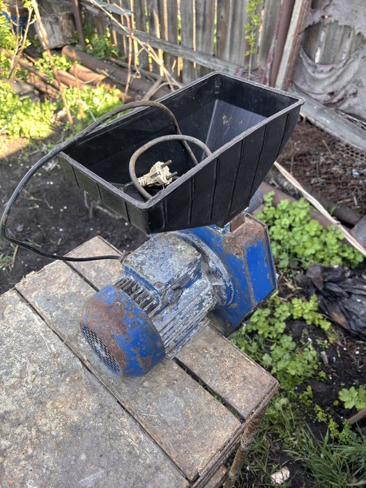 Кормодробилка с эл. двигателем