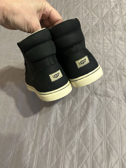 Кожаные деми ботинки кеды кроссовки Ugg  38-39р