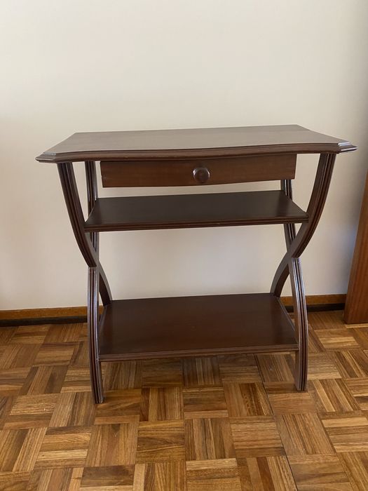 Mesa de apoio em madeira