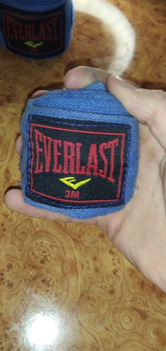 Продам бінти для боксу  EVERLAST  3м