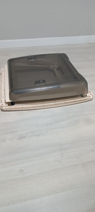 Okno dachowe przyczepy kempingowej,kampera,busa 40x40 firmy MPK