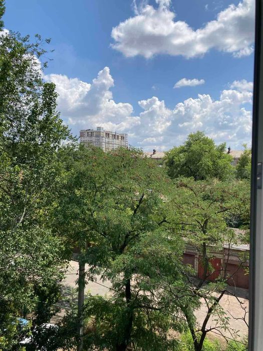 Продаж повнометражної 3-кімнатної квартири в центрі