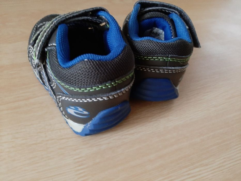 Adidaski na rzepy 20