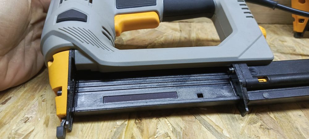 Gwoździarka elektryczna titan