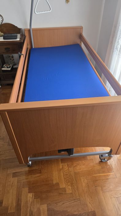 Cama articulada elétrica e elevatória