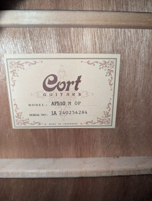 Акустическия гитара Cort AF510M OP