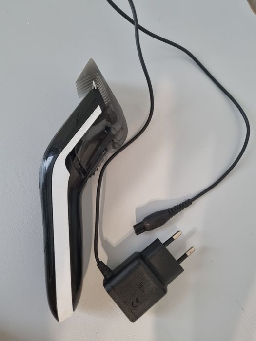 Машинка для стрижки волосся Philips QC5115/15, що працює від мережі.