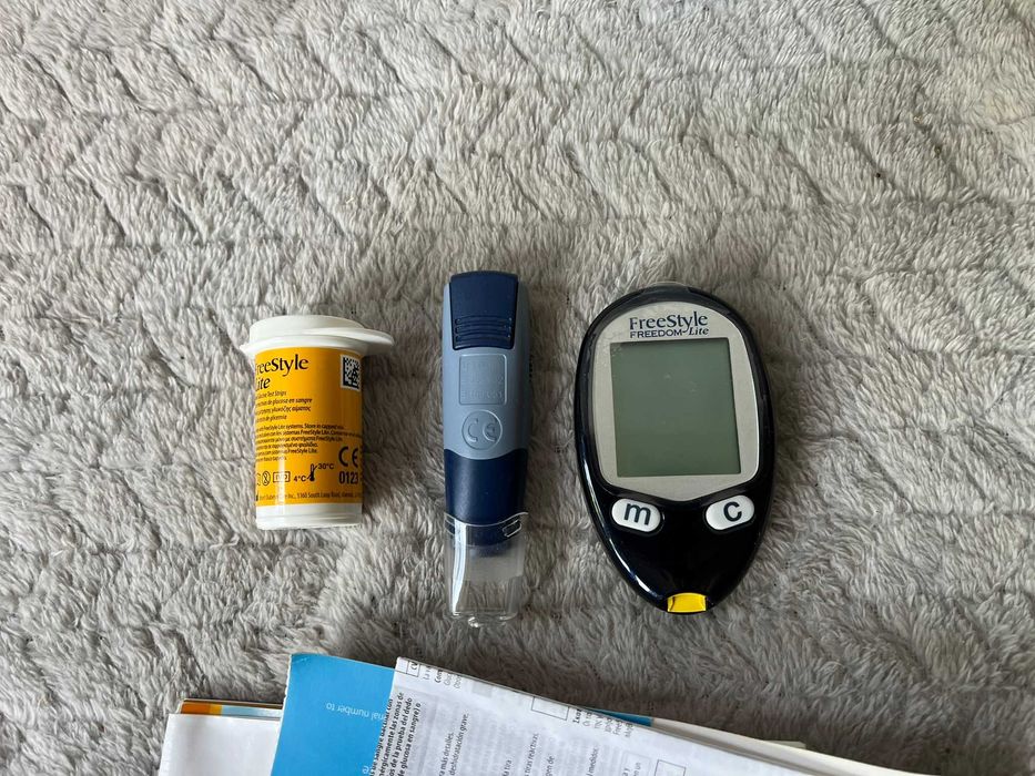NOWY Glukometr *FREESTYLE Lite* z akcesoriami