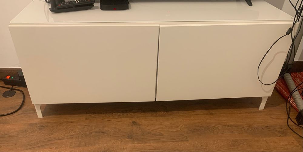Móvel tv ikea com tampo vidro