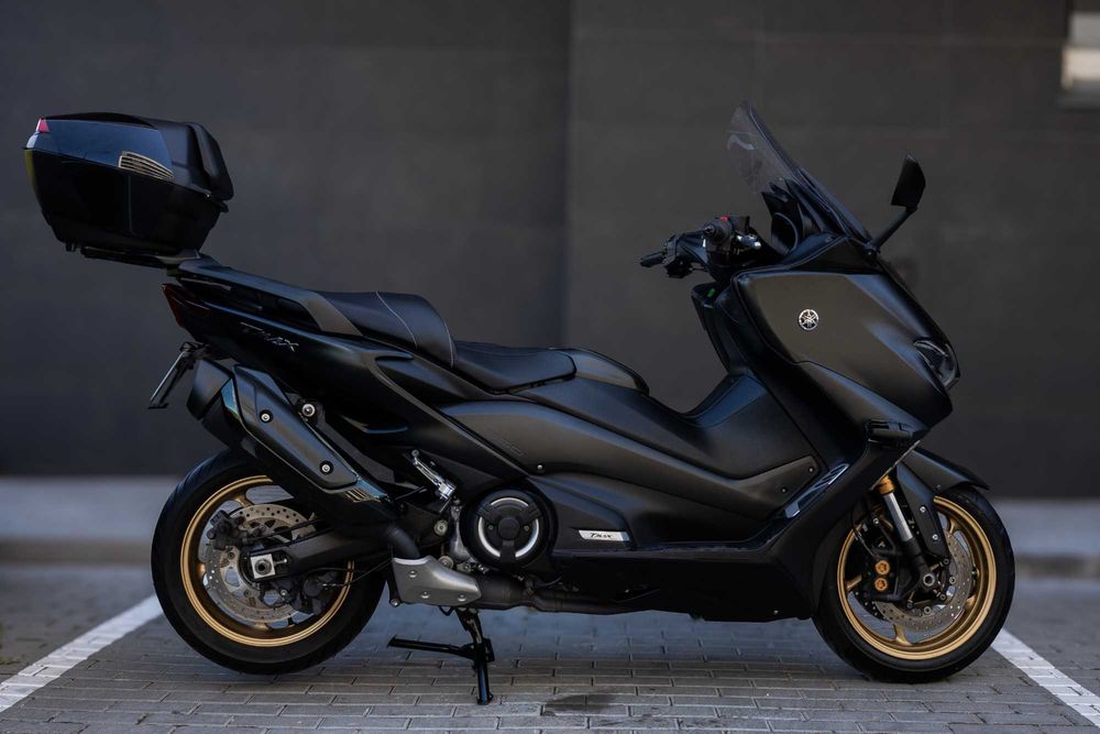 YAMAHA TMAX 560 Tech-Max - Como Nova!