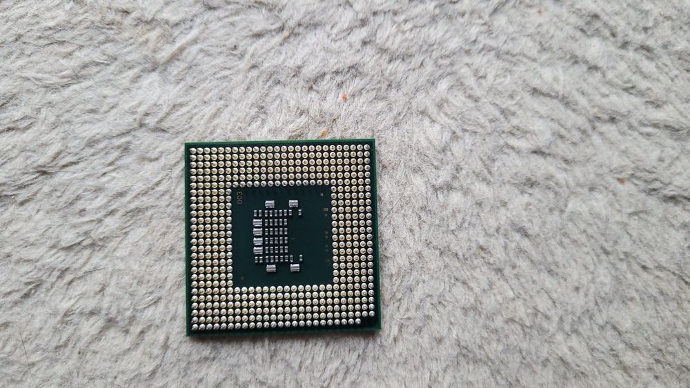 Core2Duo T5800, 2x1GB DDR2 667 MHz, karta wifi, modem i nagrywarka dvd