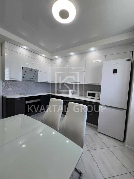 Класна 2 кімнатна квартира з новеньким ремонтом . БУЧА