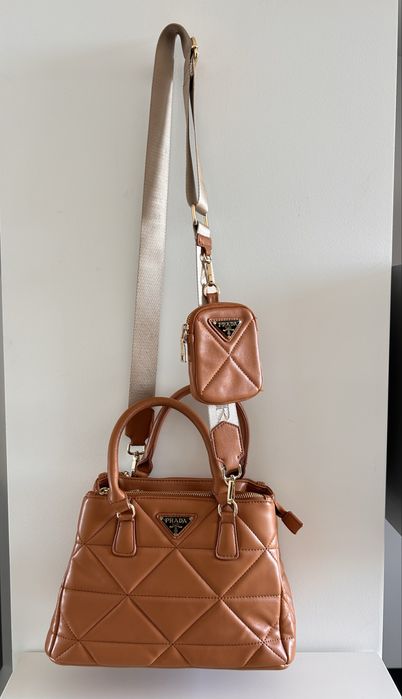 Carteira Prada linda