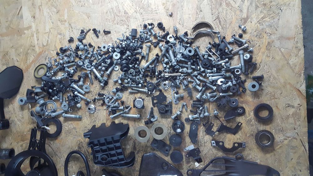 Duke ktm 790 felga stelaz dzwignia polka kosa tarcza mocowanie os